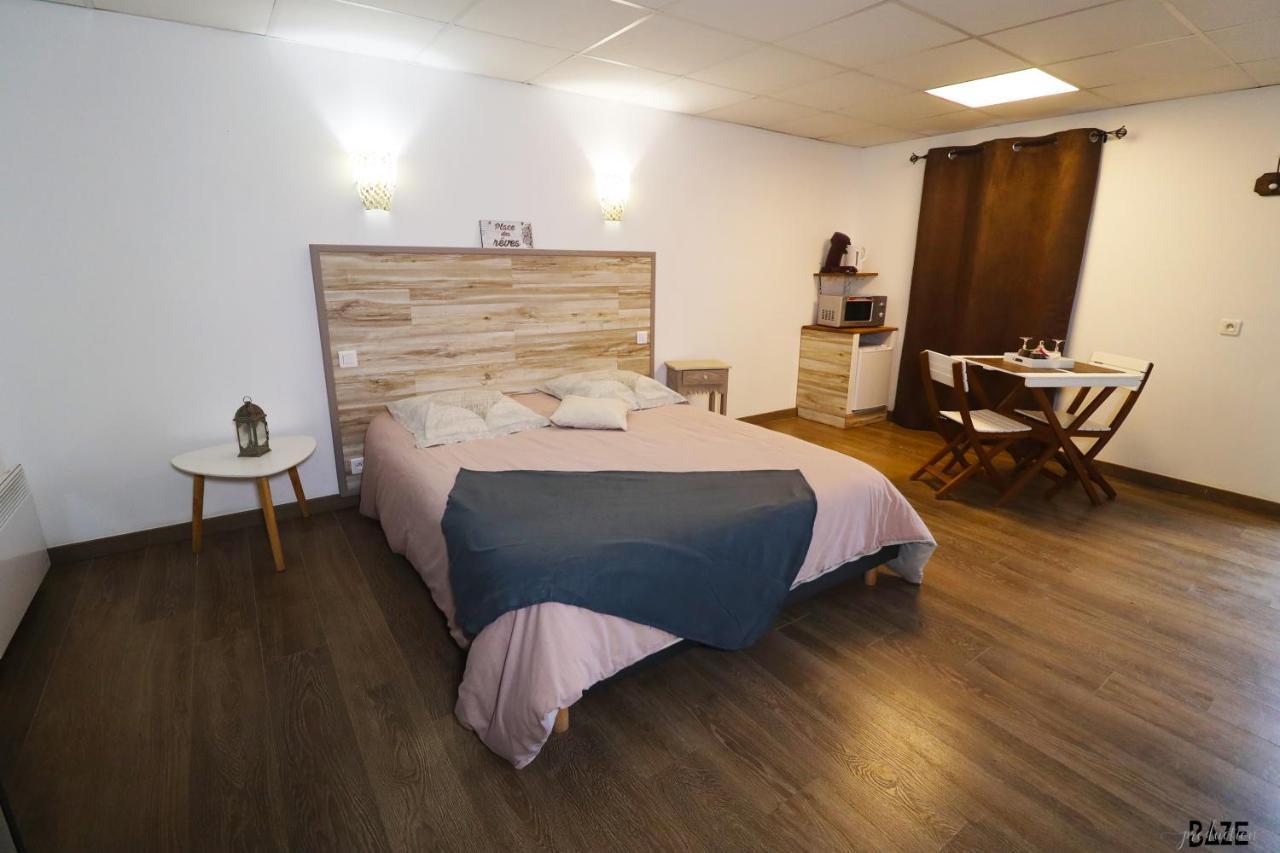 Centre De Bien-Etre Et Ses Chambres D'Hote Villeneuve-de-Rivière Εξωτερικό φωτογραφία