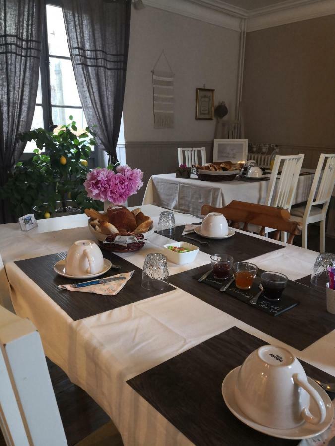 Centre De Bien-Etre Et Ses Chambres D'Hote Villeneuve-de-Rivière Εξωτερικό φωτογραφία